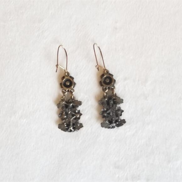 Vtg Dangle Flower Earrings Ruby Red Rhinestones Antiqued Gothic Boho Victorian - Picture 5 of 6